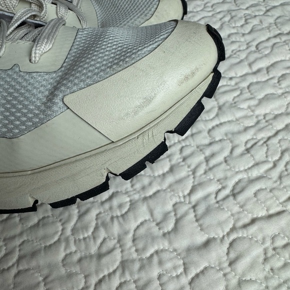 Veja Sneakers size 9 - Picture 4 of 10